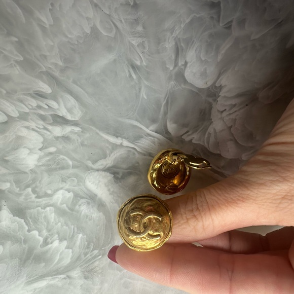 Vintage Chanel Clip On Gold Earrings - Picture 3 of 8